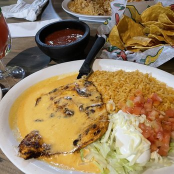 Tequilas Bar and Grill - Chipotle pollo, chips and dip, strawberry margarita - Mexican Near Me - Columbus, Wisconsin Tequilas Bar and Grill - Chipotle pollo, chips and dip, strawberry margarita - Mexican Near Me - Columbus, Wisconsin