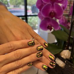 Glow Nail Bar - Thai's gel manicure