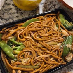 Dragon House - 221. Vegetable Lo Mein Wonton soup