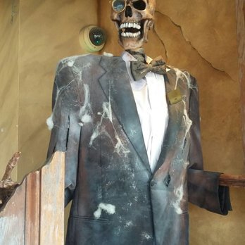 Haunted Golf - Your average singing skeleton Greeter - Mini Golf Near Me - Ocean City, New Jersey