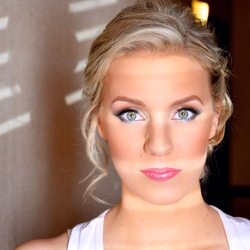 Dawn Bliss Beauty - Bridal makeup a client who wanted "bright eyes & color" vs. the usual neutrals. The result was mesmereyezing!!!