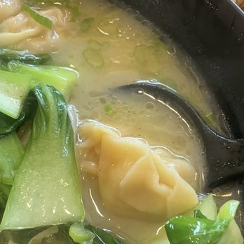 Yunnan Restaurant - 8. Wonton with Rice Noodle in Chicken Broth - Chinese Near Me - Oak Park, California Yunnan Restaurant - 8. Wonton with Rice Noodle in Chicken Broth - Chinese Near Me - Oak Park, California