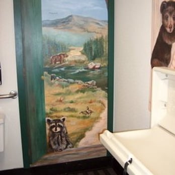 Black Bear Diner - Yreka - If they care this much for a bathroom wall, you know they're great to customers. =) - Diners Near Me - Yreka, California