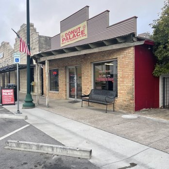 Donut Palace - the outside of a donut palace restaurant - Bakeries Near Me - Buda, Texas