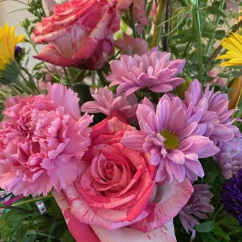 Seatac Buds & Blooms - Florist's choice - birthday - Florists Near Me - SeaTac, Washington Seatac Buds & Blooms - Florist's choice - birthday - Florists Near Me - SeaTac, Washington
