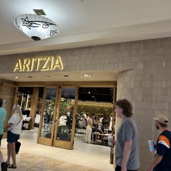 Aritzia - Outside - Women's Clothing Near Me - Lone Tree, Colorado