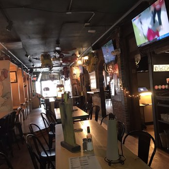 Eli Cannon's - Street level dining room - American Near Me - Middletown, Connecticut