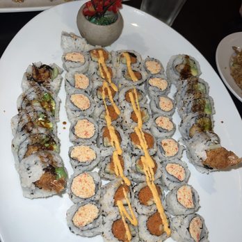 Yoshino - Maki combo #3 - Japanese Near Me - Pittsburgh, Pennsylvania Yoshino - Maki combo #3 - Japanese Near Me - Pittsburgh, Pennsylvania