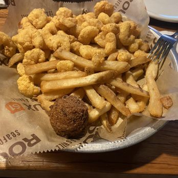 Roux 61 Seafood & Grill - Popcorn, shrimp, and fries - Seafood Near Me - Natchez, Mississippi