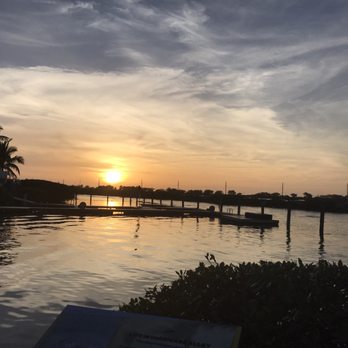 Hawks Cay Resort - Sunset view by dolphin area - Resorts Near Me - Duck Key, Florida Hawks Cay Resort - Sunset view by dolphin area - Resorts Near Me - Duck Key, Florida
