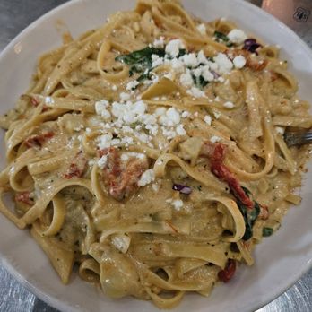 Fugazzis - Fettuccine spinach and sun dried tomates - Diners Near Me - Visalia, California