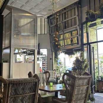 Queenstown Del Mar - Table for 2 - Burgers Near Me - Del Mar, California Queenstown Del Mar - Table for 2 - Burgers Near Me - Del Mar, California