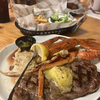 Crabby's On The Lakefront - Surf and turf, New York, strip with snow crab - Seafood Near Me - Saint Cloud, Florida Crabby's On The Lakefront - Surf and turf, New York, strip with snow crab - Seafood Near Me - Saint Cloud, Florida