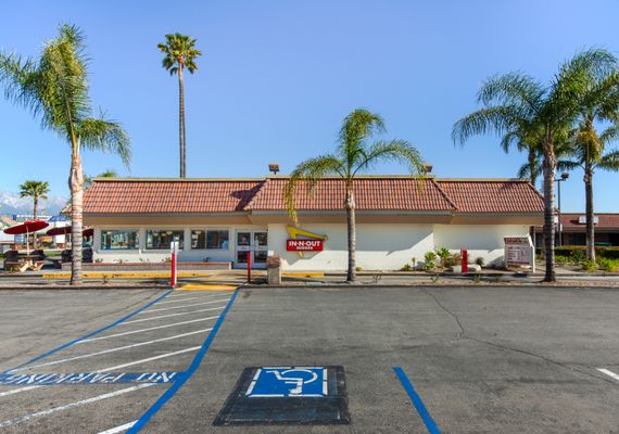 In-N-Out Burger by null