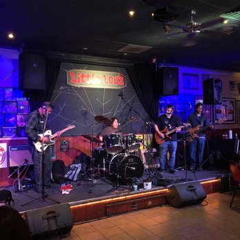 Little Lou's BBQ - Awesome live entertainment on this particular Friday night that we came here! - Barbeque Near Me - Campbell, California