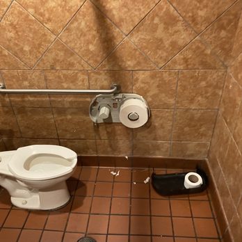 Texas Roadhouse - Trash - Steakhouses Near Me - Dothan, Alabama