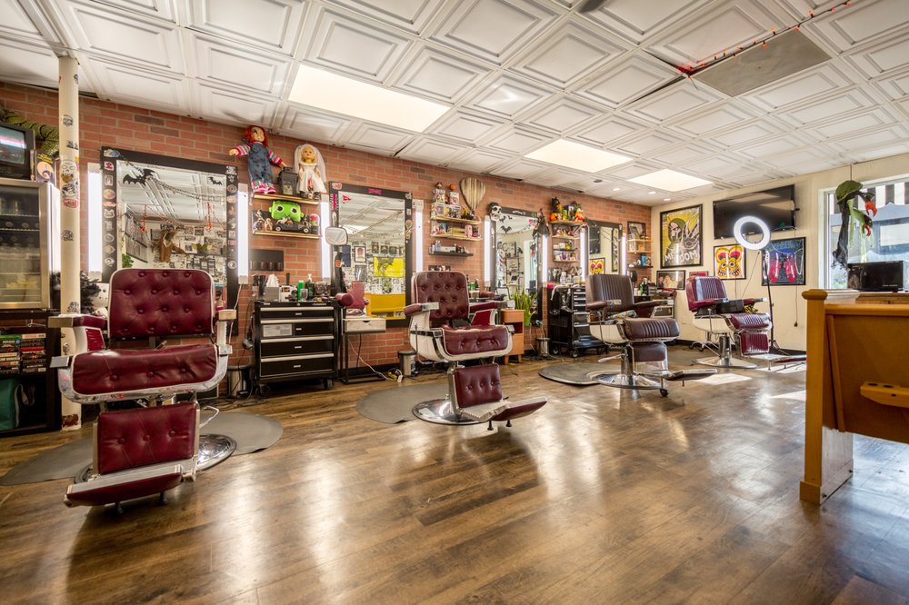 Monty’s Barbershop Logo