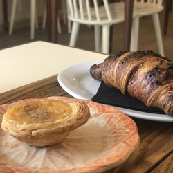 Market Cuina Fresca - Egg tart and chocolate croissant