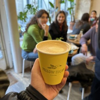 Yellow Tucan - Packed inside - Cafes Near Me - Paris, 75 Yellow Tucan - Packed inside - Cafes Near Me - Paris, 75