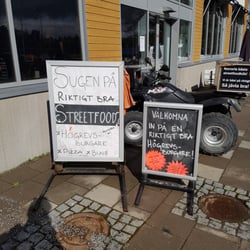 CGs Streetfood Enebyängen - Väldigt ödmjukt här, inget bästa burgaren i världen här inte utan kom in på en riktigt bra burgare.