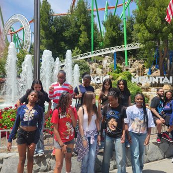 Six Flags Magic Mountain - Amusement Parks Near Me - Valencia, California