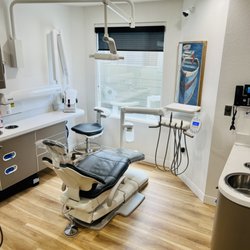 Andrew R. Chapokas DMD, MSD - Very comfortable operatory. Calm and relaxing.