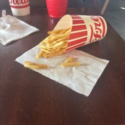 Freddy's Frozen Custard & Steakburgers - Fries  to salty