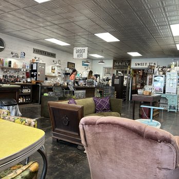 Wonder City Coffee - Dining area and order counter - Coffee & Tea Near Me - Locust Grove, Oklahoma