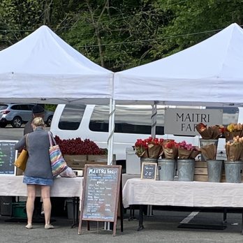 Rye's Down to Earth Farmers Market - Maitri Farm fresh flowers and root vegetables - Farmers Market Near Me - Rye, New York Rye's Down to Earth Farmers Market - Maitri Farm fresh flowers and root vegetables - Farmers Market Near Me - Rye, New York