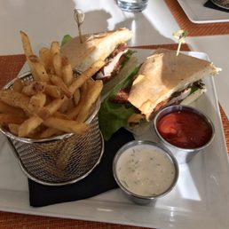 Grilled chicken and green chile sandwich Grilled chicken and green chile sandwich