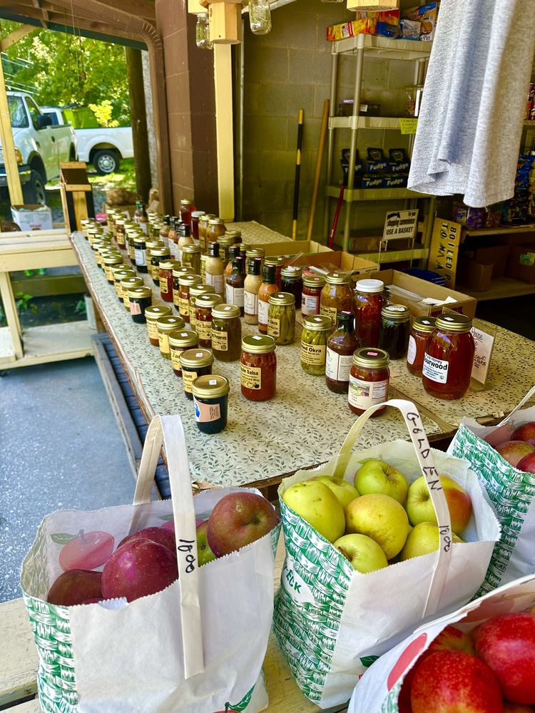 BAT CAVE APPLE HOUSE Updated September 2024 17 Photos 400 Lake Lure Hwy, Lake Lure, North