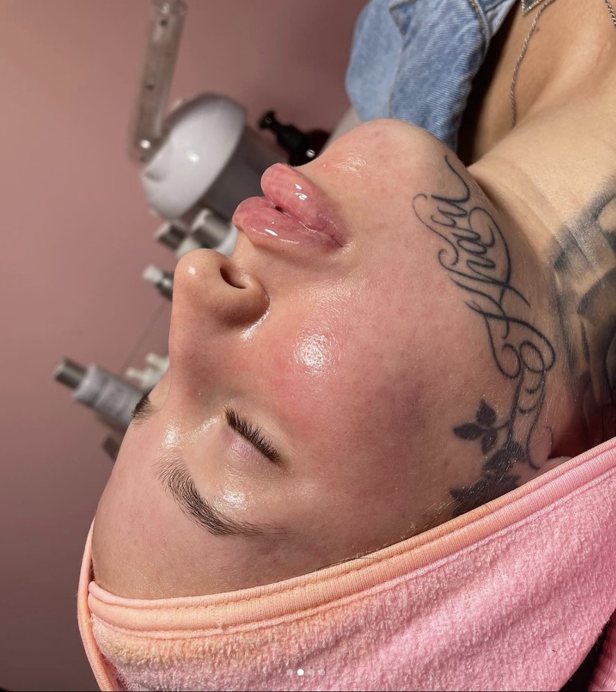 Facials By Diana Logo