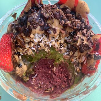 Lazy Bird - the layers! you can add a layer of granola at the bottom and another layer at the top. YUMMMMM - Acai Bowls Near Me - Anaheim, California