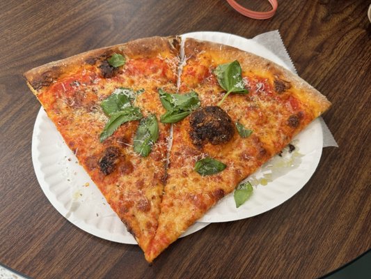 Lucia Pizza Of UES by null