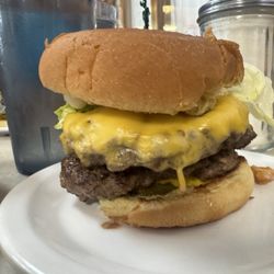Mellor's Family Restaurant - Zimmburger