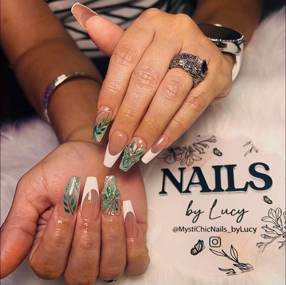 Nataucha's Hair and Nails Logo