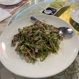 Stir Fried Pork Tripe with Cilantro (香菜炒肚丝)