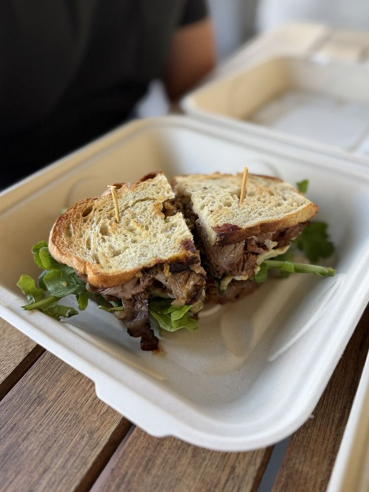 Honokaa Country Market Logo