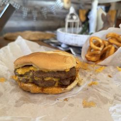 E's Inn - Spicy double bacon cheeseburger