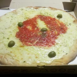 El Nuevo Hornito - Grande de muzzarella. Viene sin cortar.
