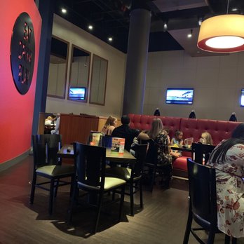 Dave & Buster's Woburn - Restaurant area of Dave n Busters where you sat and waited on. - Arcades Near Me - Woburn, Massachusetts