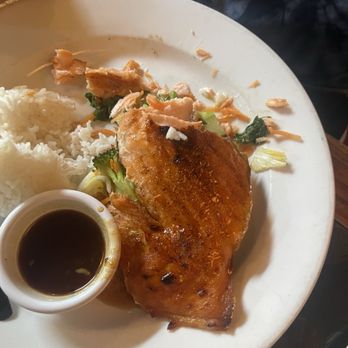 Sea Thai - Grilled Salmon - Thai Near Me - Brooklyn, New York