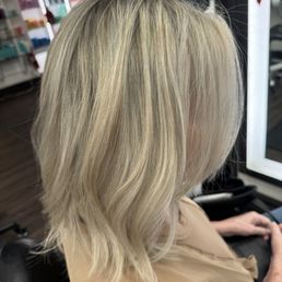 I had my hair done by Nasim yesterday & I love it so much! She really is an amazing artist!