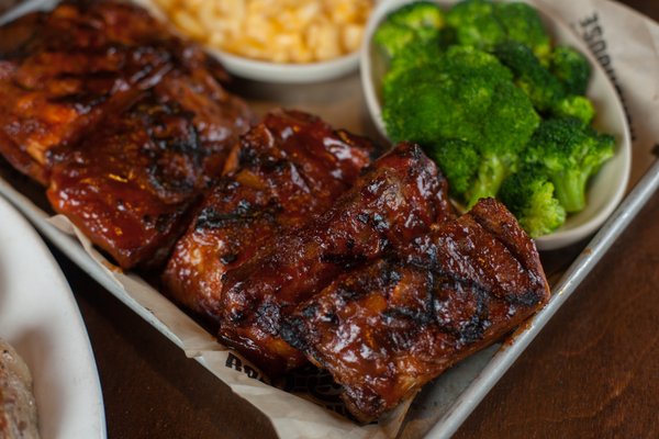 Logan's Roadhouse by null