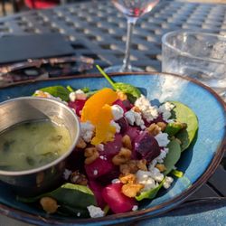Vincent William Wine - Well balanced salad