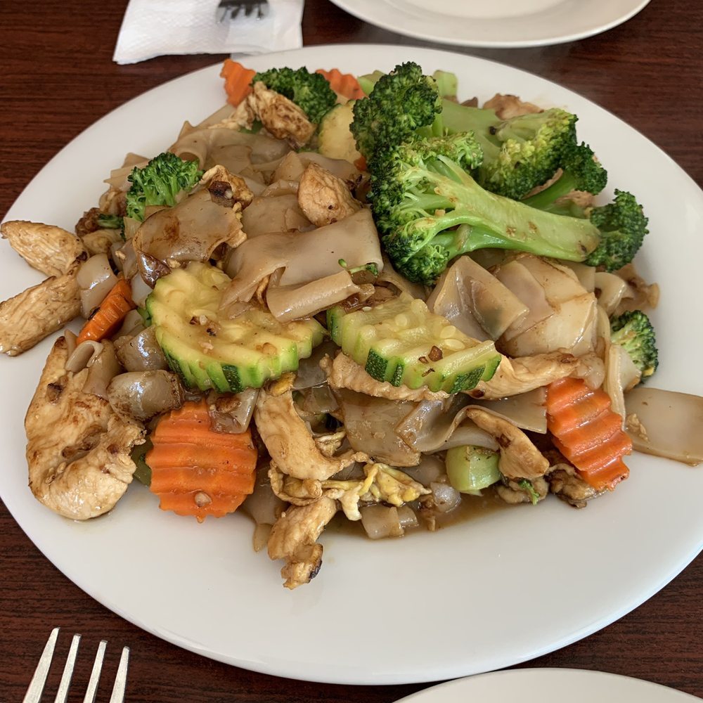 Noodle Express - Chicken Pad Si Ew - Thai Near Me - Fresno, California Noodle Express - Chicken Pad Si Ew - Thai Near Me - Fresno, California