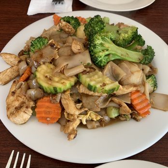 Noodle Express - Chicken Pad Si Ew - Thai Near Me - Fresno, California Noodle Express - Chicken Pad Si Ew - Thai Near Me - Fresno, California