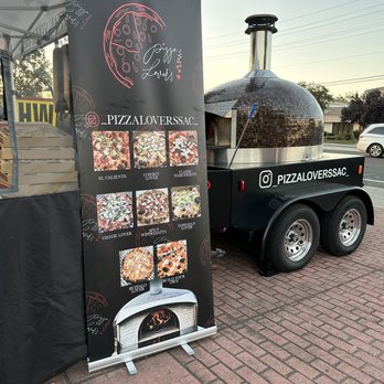 Pizza Lovers Sacramento - a pizza truck with a pizza oven - Pizza Near Me Pizza Lovers Sacramento - a pizza truck with a pizza oven - Pizza Near Me