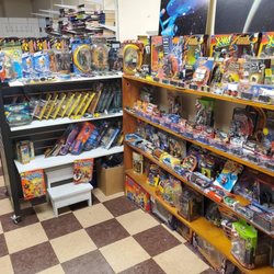 Dr. Wonder Comics & Collectibles - Comic book toys