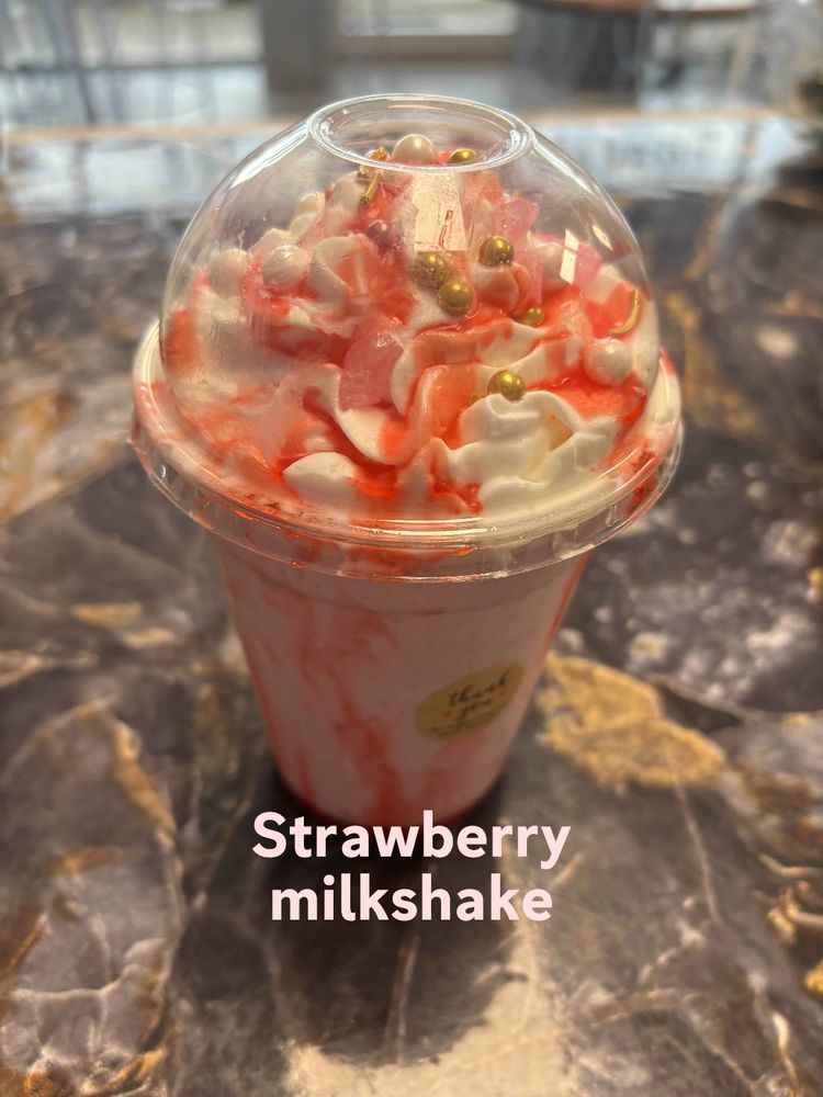 Manda’s Coneys & Cream Logo